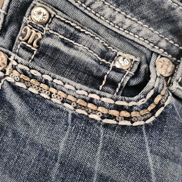 Miss Me Jeans with Seam Rip Under Belt Loop - Picture 4 of 10